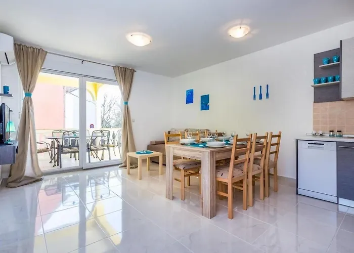 Chiara Mit Pool By Interhome